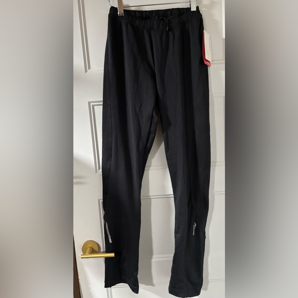 Saucony Women’s Black Jogger Pants With Zippers at the bottom
